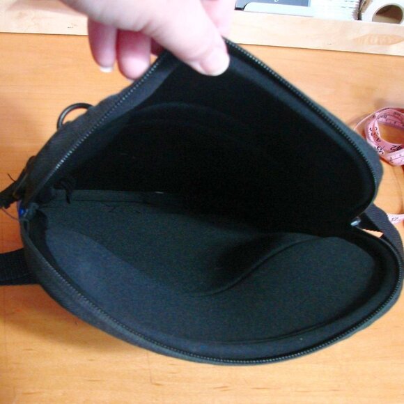 Travelocity Neoprene Padded Tablet Carrying Case - Picture 8 of 11